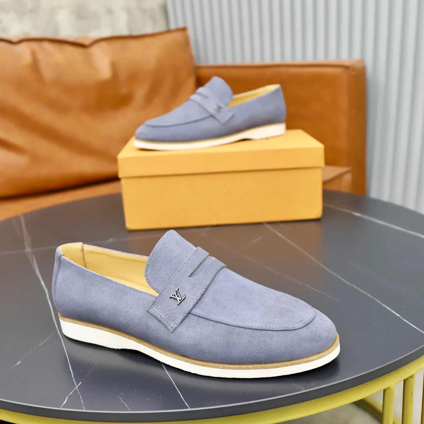 Ex-factory price: 442💰🙅‍♂️🙅‍♂️🙅‍♂️ Brand: LV Louis Vuitton Standard code: 38-44 (45 customized) Grade: Same as the official website Material: Original cow suede material stitching Comfortable and breathable cowhide lining Lightweight wear-resistant foam outsole Style category: Men's fashionable casual shoes Running sports shoes Distinguished luxury brand elements Top luxury color: actual picture color